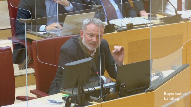 Singer: Die AfD steht fest auf dem Boden des Grundgesetzes! смотреть онлайн