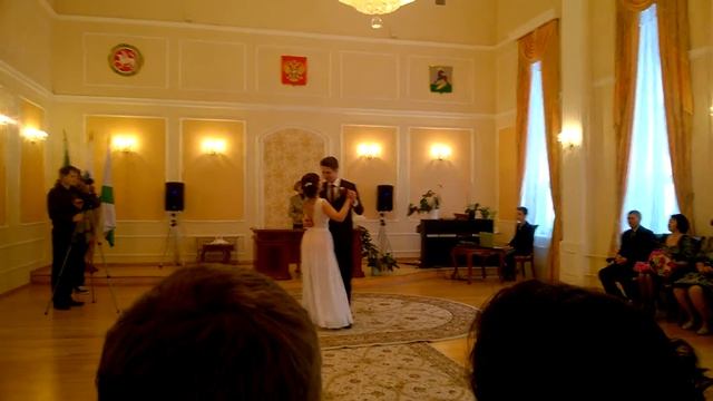 Первый танец Ксю и Сережи^.^ смотреть онлайн