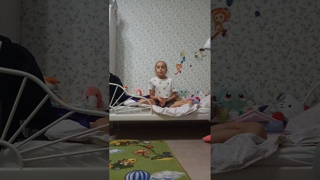 сегодня короче разбираем офигенную канцелярию для школы она просто огромен и рюкзак очень красивый смотреть онлайн