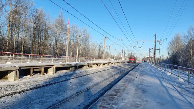 Электровоз ВЛ10У-719 следует резервом по станции Зосимова Пустынь! смотреть онлайн
