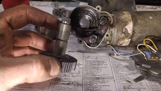 Причина медленных дворников на Приоре. Восстанавливаем редуктор стеклоочистителя 2170 Часть 1. смотреть онлайн