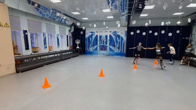 Эквилибристы на моноциклах. Юная плеяда. смотреть онлайн