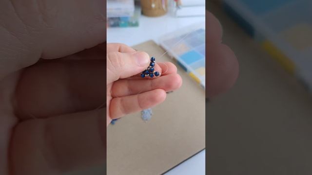 Кулон из бисера и бусин. смотреть онлайн