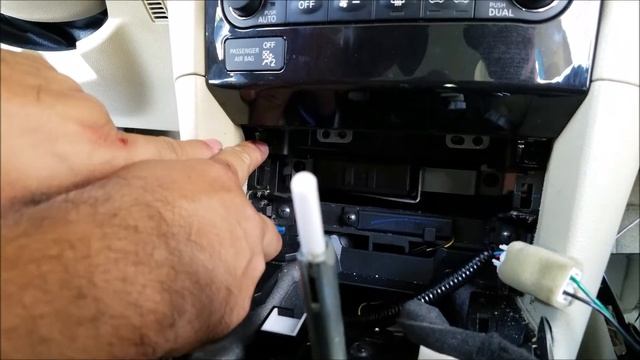 How to Remove Radio / Navigation / Display from Infiniti FX35 2012 for Repair. смотреть онлайн