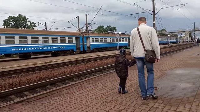 ЭР9м опускает пантограф смотреть онлайн