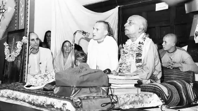 У РАЗБИТОГО КОРЫТА - Лакшми Нараяна дас (Леонид Тугутов) смотреть онлайн