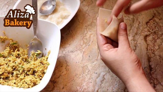 How to fold Samosa perfectly - How to Fold Samosa - Samosa Folding - Ramadan Recipes - Aliza Bakery смотреть онлайн