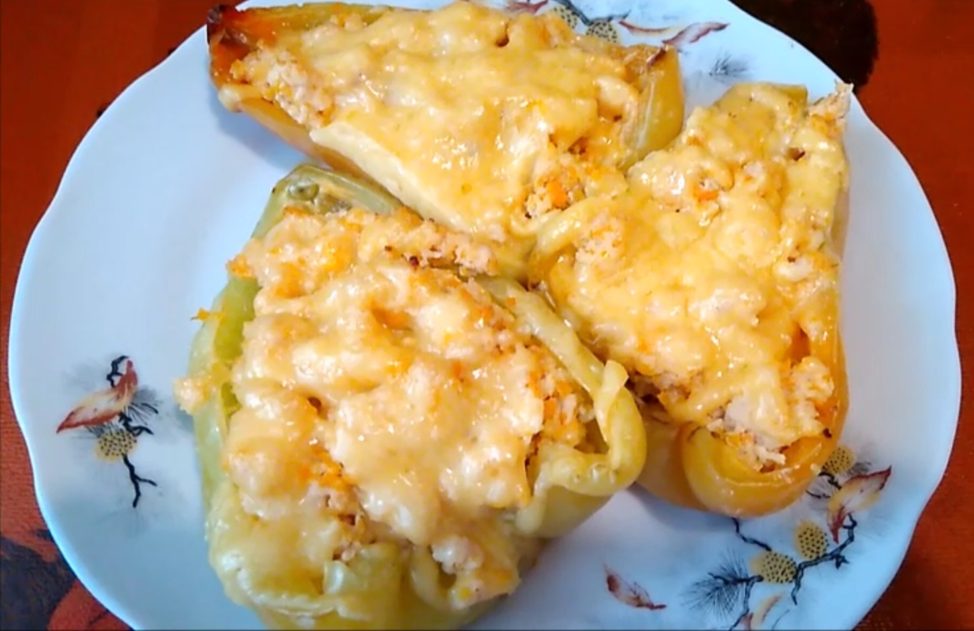 Фаршированные перцы в духовке.mp4 смотреть онлайн