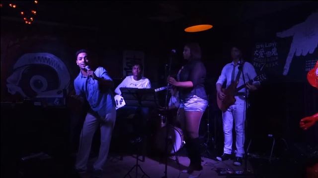 Samba de Janeiro Live in C'Union смотреть онлайн