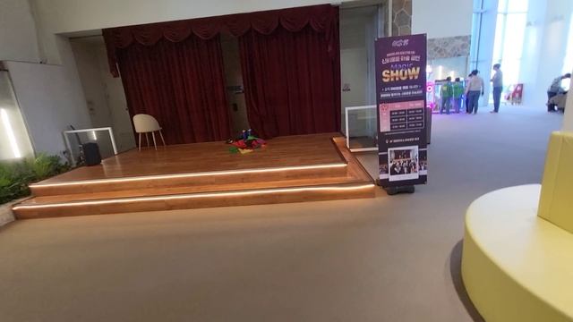 Встретились с @anyakorea/Игровая зона для детей/Распаковка сумочки #кореявлог  #koreavlog #дошик