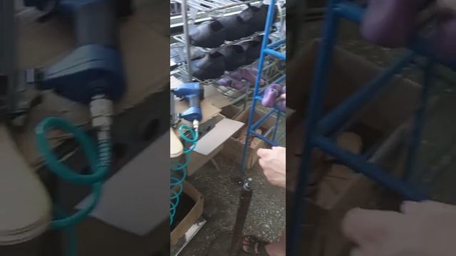 Прибивка стельке к колодке. "Сборщик обуви " смотреть онлайн