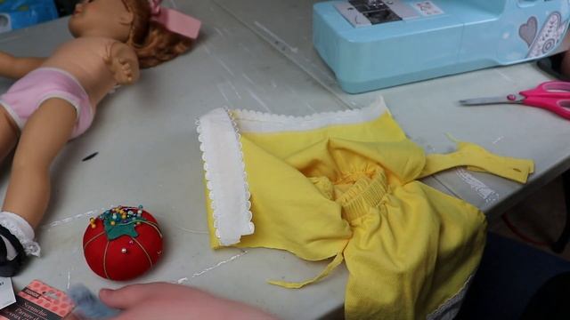HOW TO TURN BABY CLOTHES INTO AMERICAN GIRL OUTFITS - Easy Beginner Sewing Tutorial - Doll Collecto смотреть онлайн