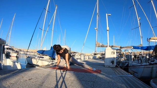 Day 19/365. Stretching Challenge. Stretching - Straddle Split (Part 2/4). смотреть онлайн