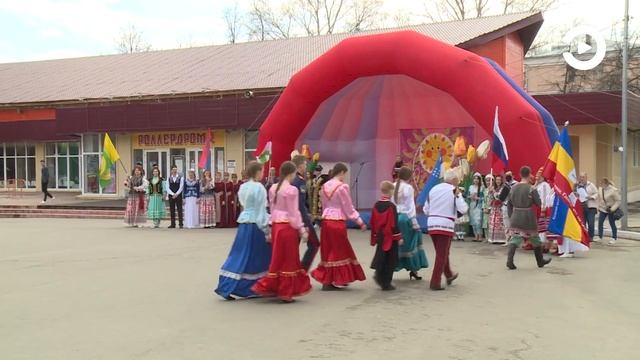 В пензенском парке Комсомольский прошли гуляния по случаю Навруза смотреть онлайн