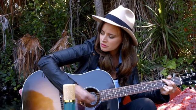 Devil In Me - Acoustic смотреть онлайн