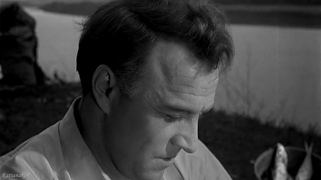 БЕЛЫМ СНЕГОМ ● кадры из к ф Простая история смотреть онлайн