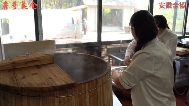 安徽滁州美女乡村开饭店，用5年跑山羊煮砂锅羊肉面，汤鲜味美，真好吃【唐哥美食】 смотреть онлайн