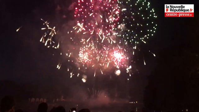 VIDÉO. Châtellerault : des milliers de personnes au feu d artifice смотреть онлайн