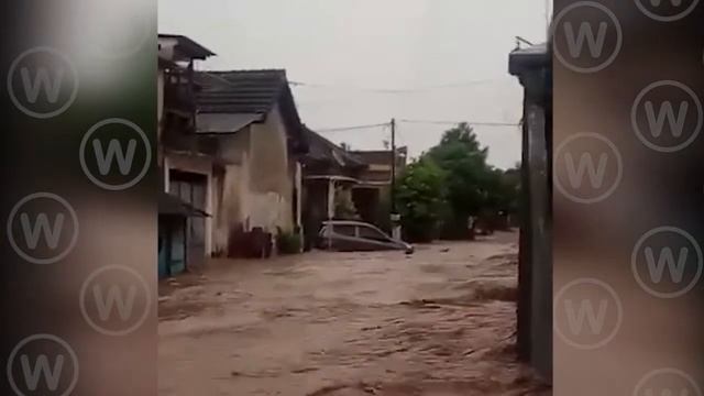 Horror! Flood Destroys Indonesia! Flash flood in Jember, East Java Jan 10, 2022 flooding 2022 смотреть онлайн