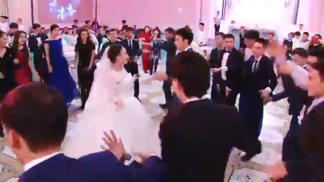 Флешмоб на свадьбе. Подарок от друзей смотреть онлайн