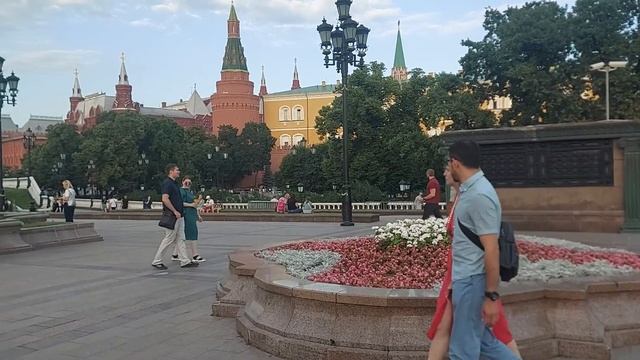 Фонтаны на Манежной площади (05.08.22) смотреть онлайн