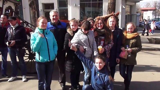 Лошадь Лада и карета фото девочек 5.03.2017. Николаев, улица Советская смотреть онлайн