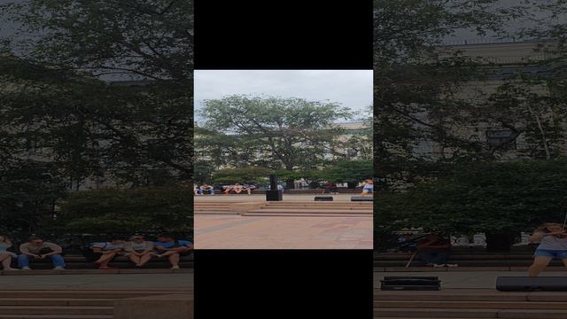 уличные музыканты на Большой Никитской в Москве смотреть онлайн