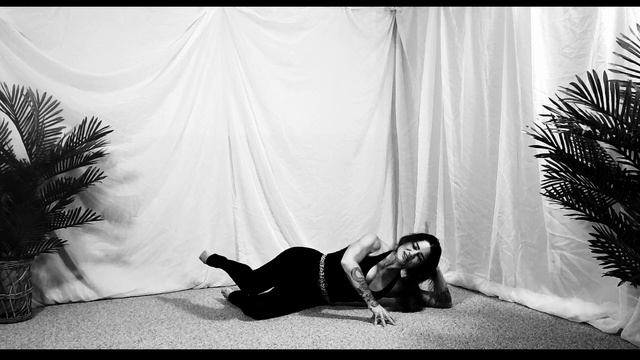 12 MIN INTENSE PILATES BUTT WORKOUT, NO EQUIPMENT, NO IMPACT, ALL BODY RESISTANCE #MISFITMETHOD смотреть онлайн