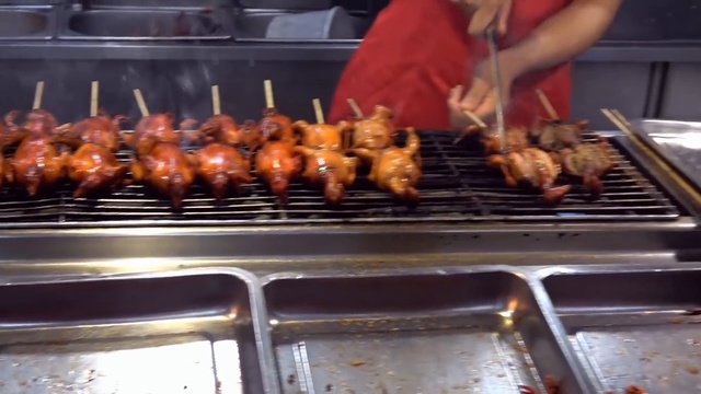 ВЛОГ Катя съела скорпиона Зоопарк и Панды Катаемся на Минни Маус Пробуем таракан смотреть онлайн