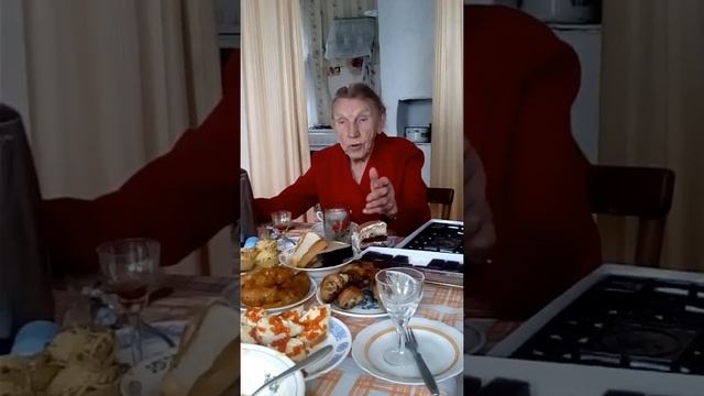 9мая. Маме 87 лет. Приехали все близкие поздравить. смотреть онлайн