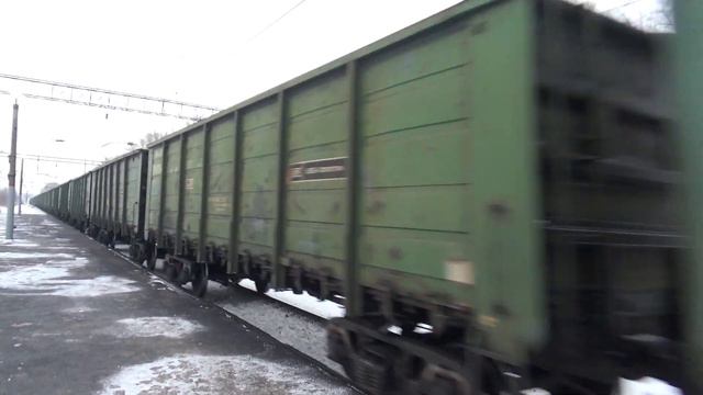 Электровоз ВЛ80С-820/1530 с грузовым поездом смотреть онлайн