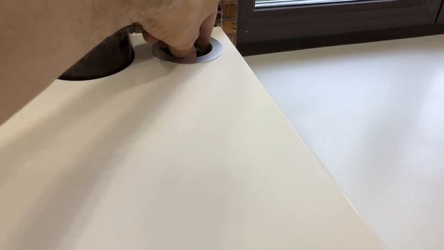 Odissey | Компактная кухня с мойкой у окна и столешница из камня, переходящая в подоконник. смотреть онлайн