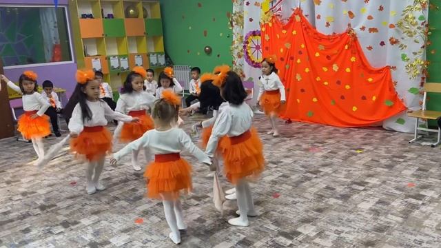 Детский сад “Kids Academy” представляет вам утренник : «Праздник осени» смотреть онлайн