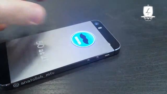 iPhone 5s со светящимся логотипом Menzo DJ's смотреть онлайн