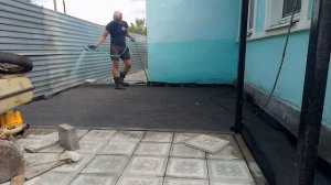 Демонтаж гаража и укладка тротуарной плитки