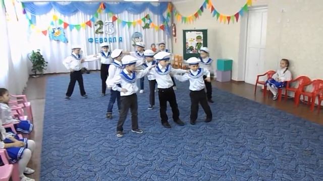 Танец-поздравление с 23 Февраля (старшая группа) смотреть онлайн