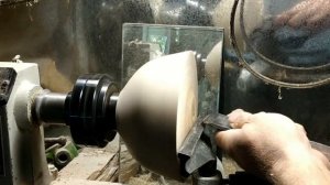 Вытачиваем миску, деревянную из сухого ясеня на токарном станке