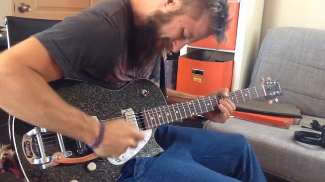 The Great Escape / Studio Sessions #02 - Malte squeezes the Gretsch Baritone for for "Rebel" смотреть онлайн