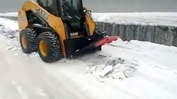 Дисковый скалыватель льда для мини-погрузчика.