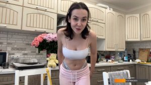 НАТЯНУЛА ТРУСЫ