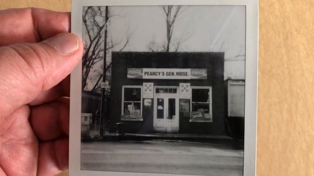 Black and White Film with Polaroid Supercolor AutoFocus 3500 смотреть онлайн