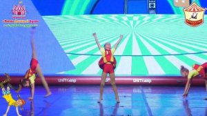 Гимнастический танец «Перевернуть всё верх ногами». Выступление на шоу.