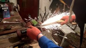 Зажало диск в «болгарке», как открутить? Самый лёгкий способ.