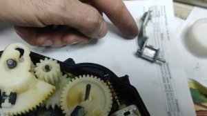 Мерседес МЛ 164 разбор замка багажника.