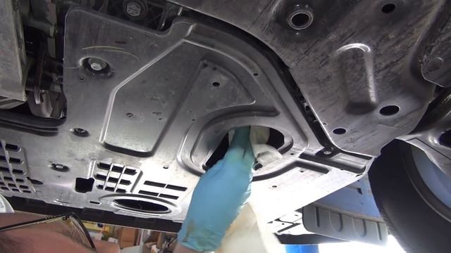 DIY: Hyundai Santa Fe Oil Change [HD] смотреть онлайн