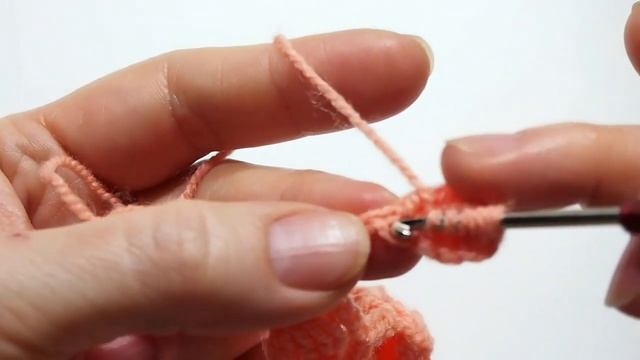 Кайма крючком из помпончиков. Необычная отделка крючком с шариками Урок 209 Crochet border смотреть онлайн