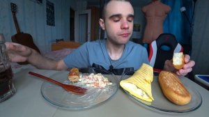 МУКБАНГ ШАШЛЫК ИЗ СВИНИНЫ / ОЛИВЬЕ / ЛЮЛЯ КЕБАБ КУРИНЫЙ / ФРУКТОВЫЙ РОЛЛ / EATING Mukbang ASMR АСМР