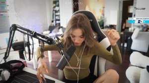 Наташа у тебя сиська выпадает 😍😍😍 Gensyxa стрим