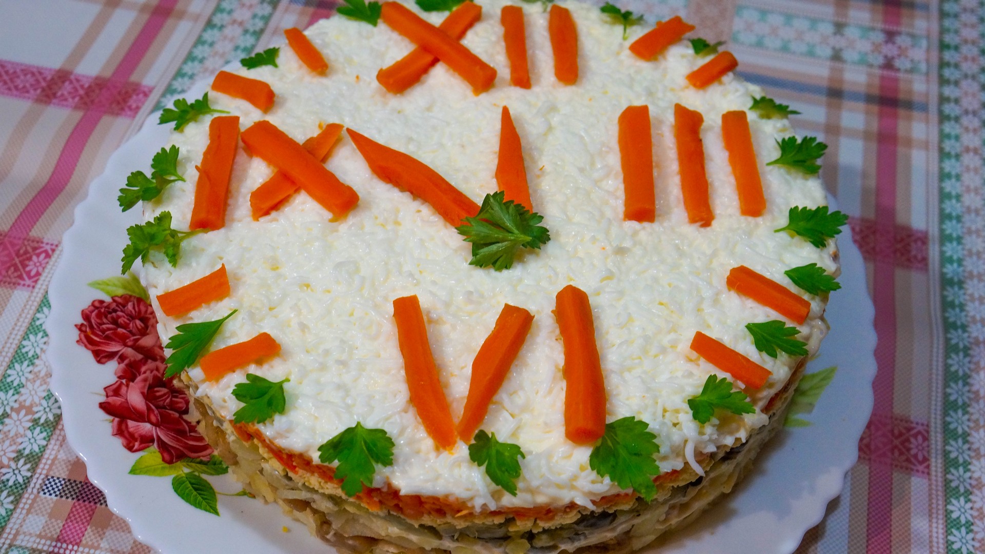 Этот САЛАТ БЕСПОДОБЕН! Не ожидала, что будет так ВКУСНО! Салат на Новый год "Часики" смотреть онлайн