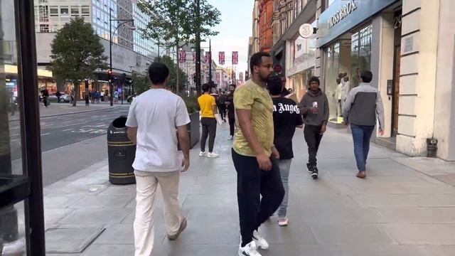 London Oxford Street Evening Walk - May 2022 | London Walking Tour [4K] смотреть онлайн